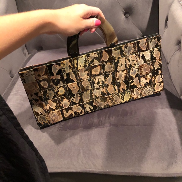 Textured Handbag - Picture 2 of 4